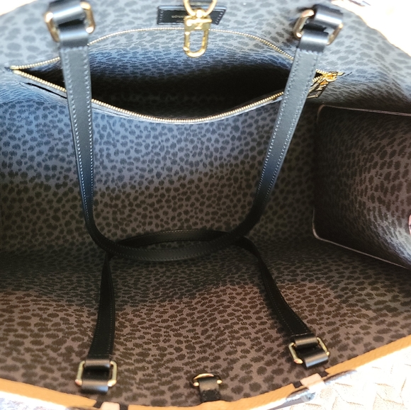 Louis Vuitton Wild At Heart Onthego GM Creme Giant Monogram Print Arizona Bag - Picture 14 of 17